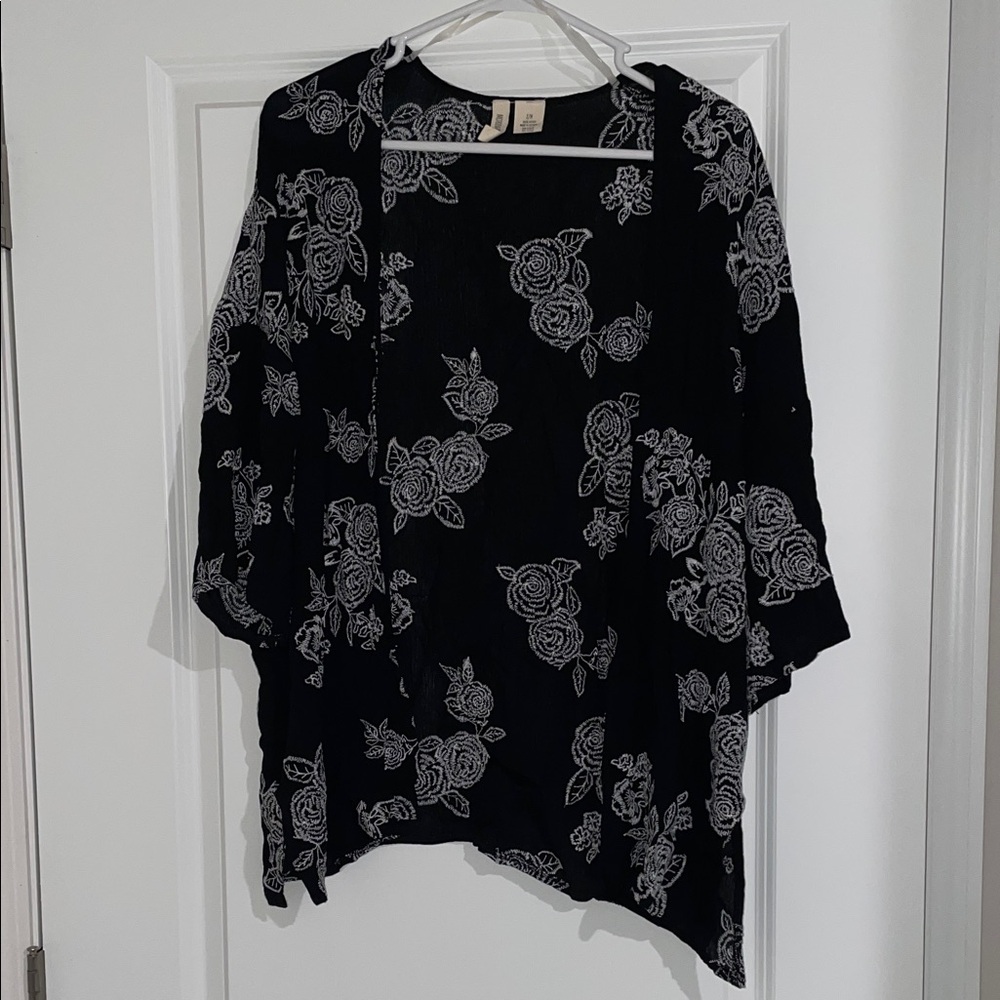 Elegant Black and White Floral Women's Blouse Kimono